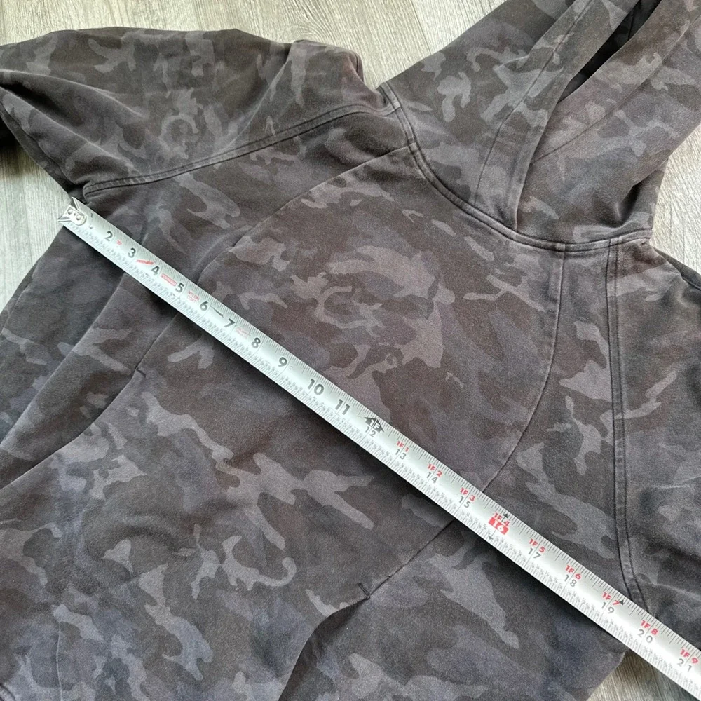 Lululemon Gray Camo Scuba Hoodie Size 8 pullover thumbhole sleeves